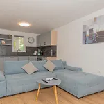 Adria شيبينيك